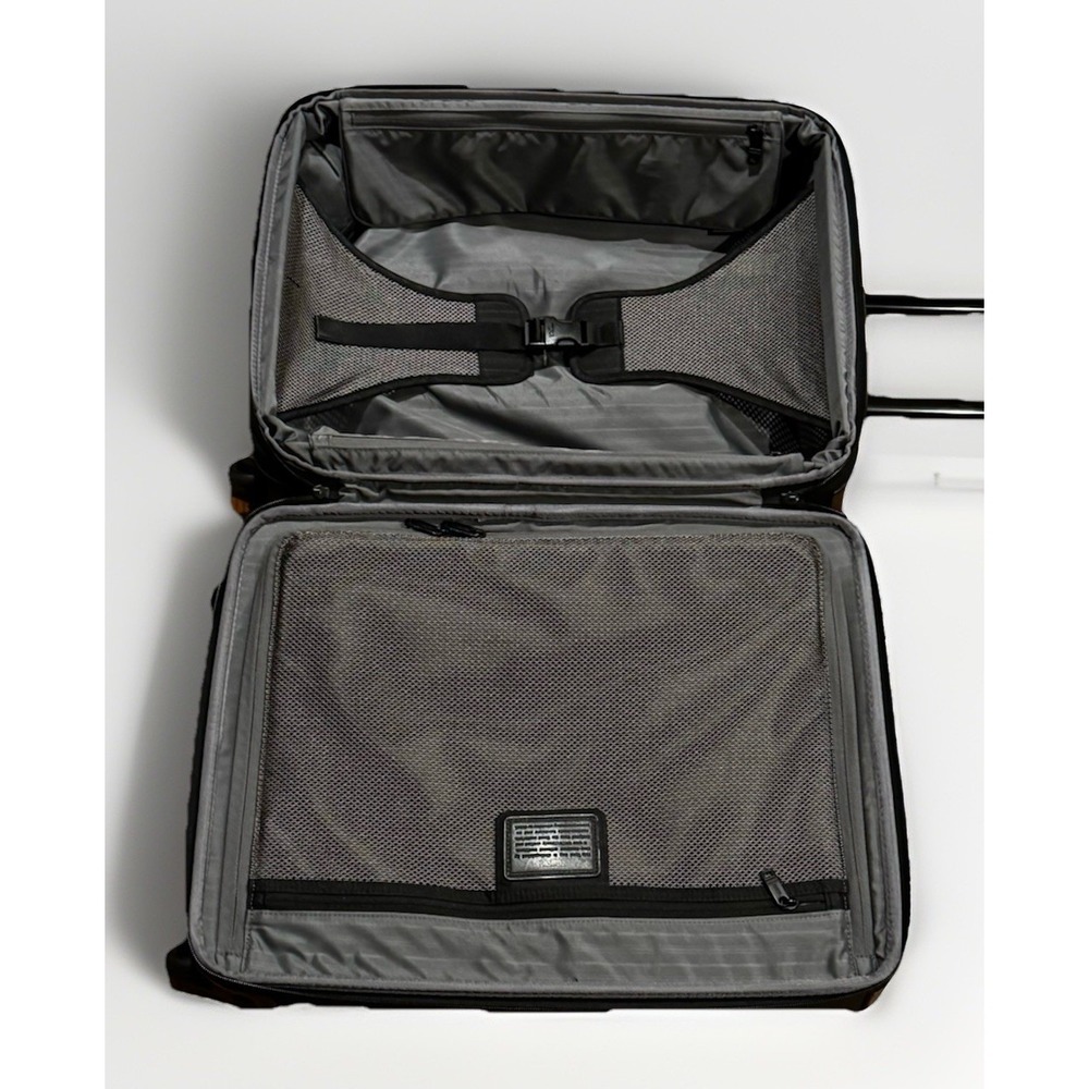 Tumi Alpha 2 Black Expandable 4 Wheeled Spinner Carry On luggage 22061D2 travel - Picture 5 of 7